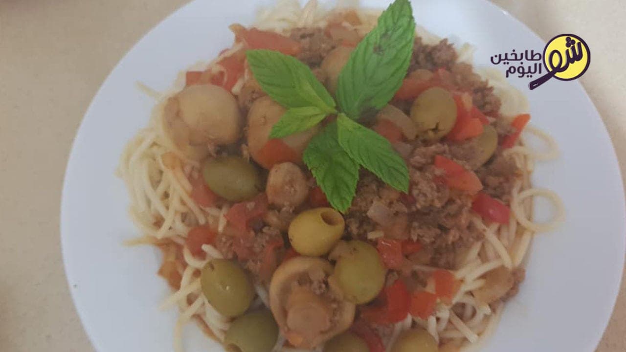 معكرونة بالفطر والزيتون