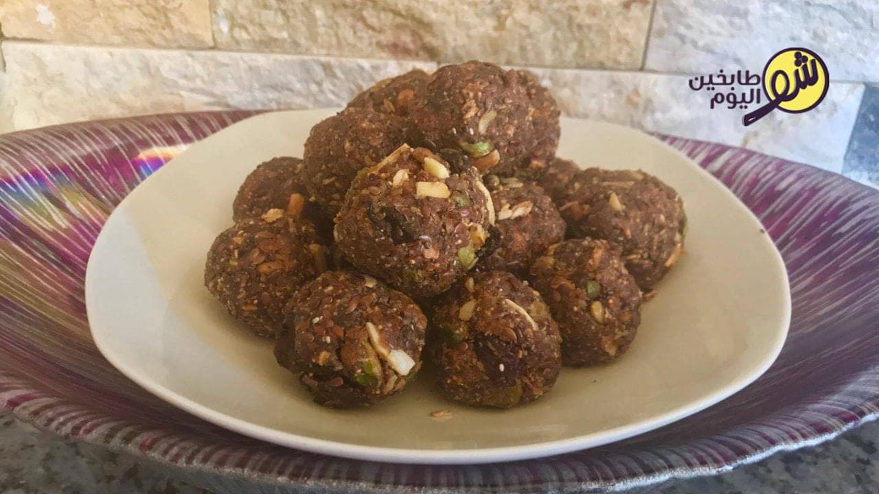 Granola Balls with Figs and Dates