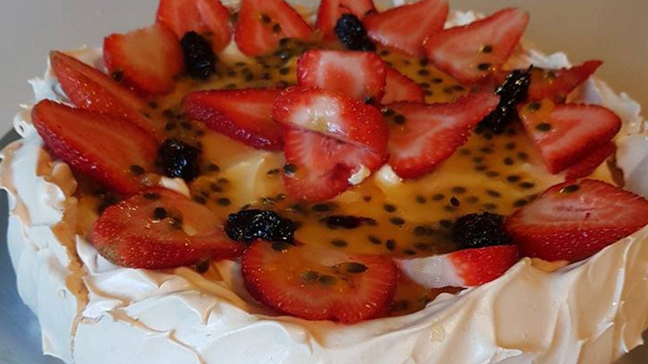 Pavlova Cake