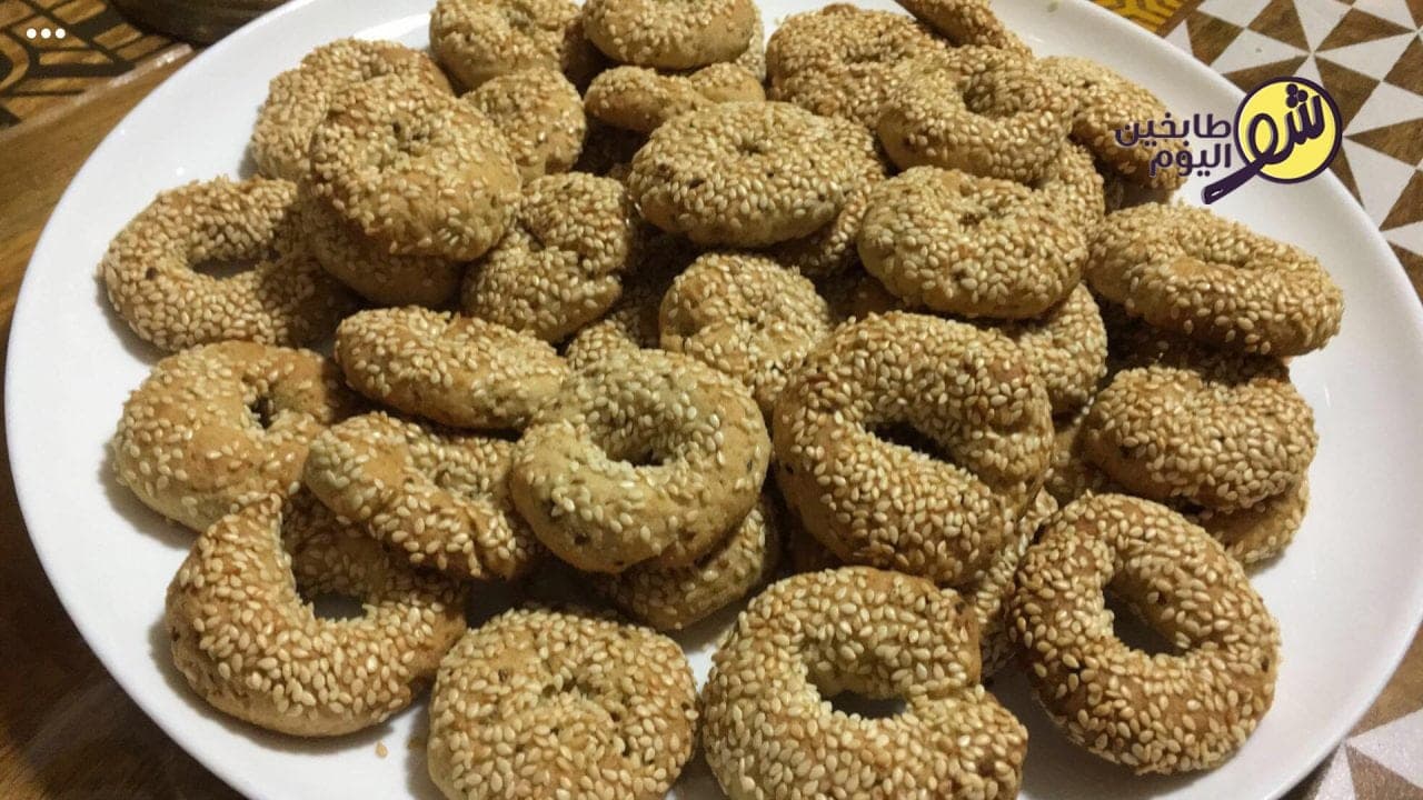 كعك اليانسون المحشو بالتمر