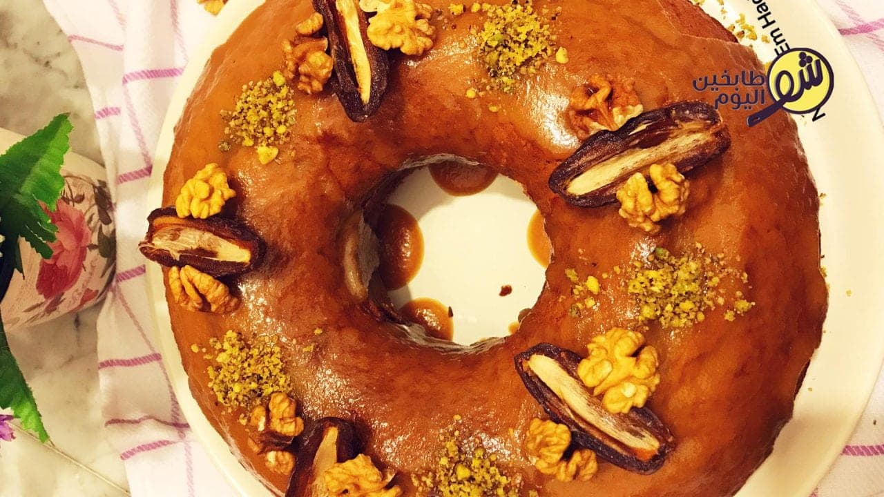 كيكة التمر مع صلصة التوفي