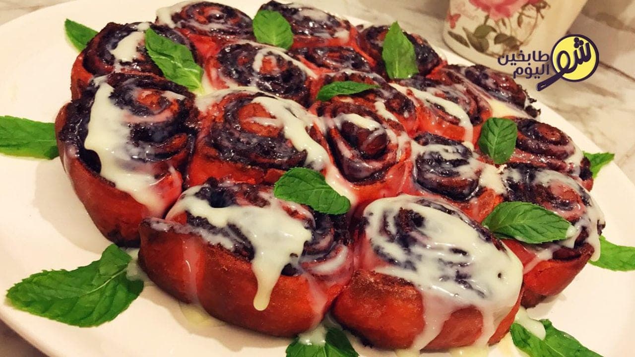 سينامون رول أو رولات القرفة الحمراء