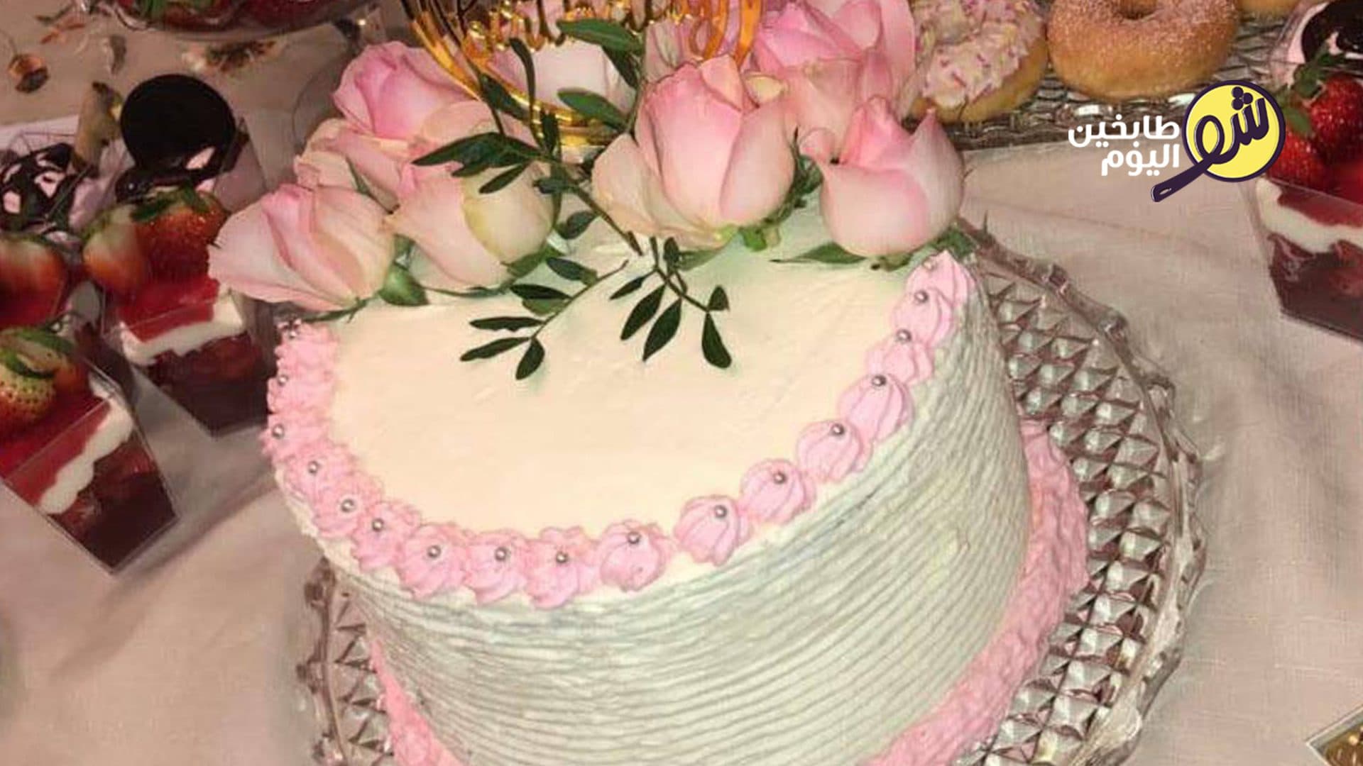 Sponge Cake with Cream and Strawberries