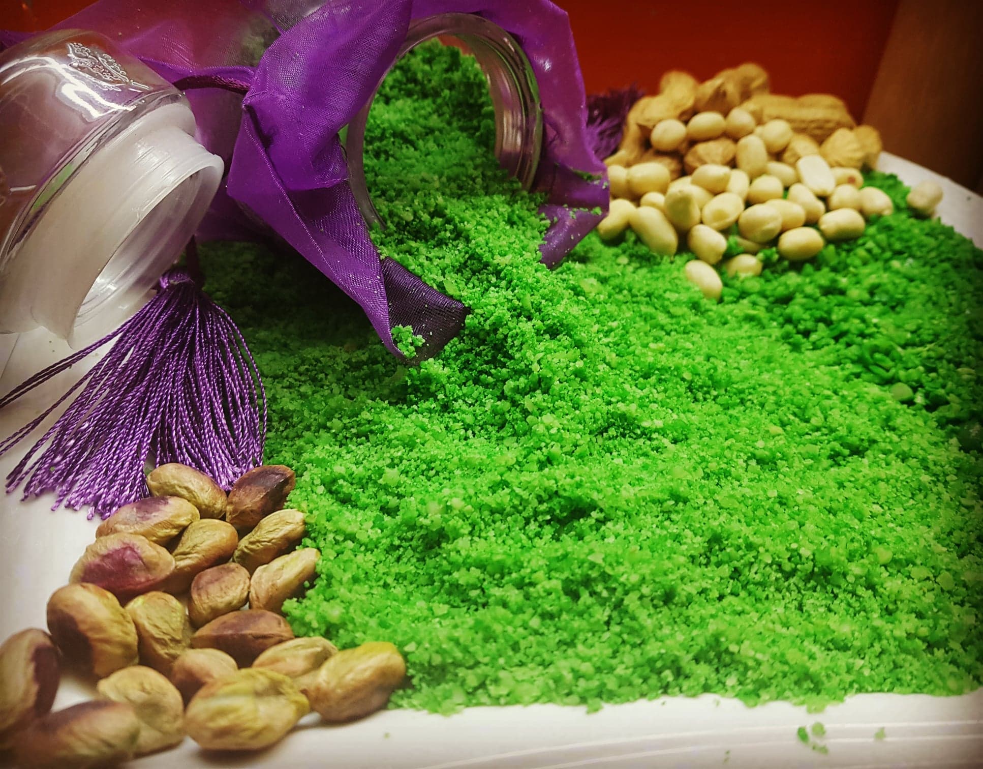 طريقة الفستق الحلبي الكذاب لتزيين الحلويات