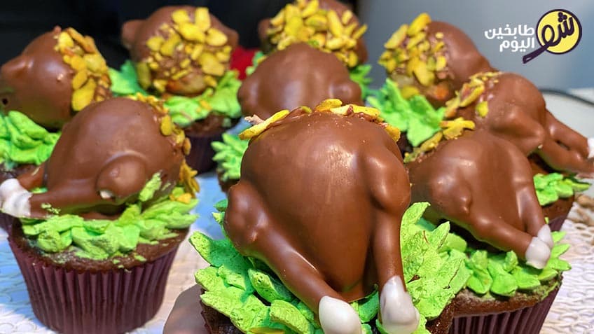 فراولة مغمسة بالشوكولا على شكل الديك الرومي