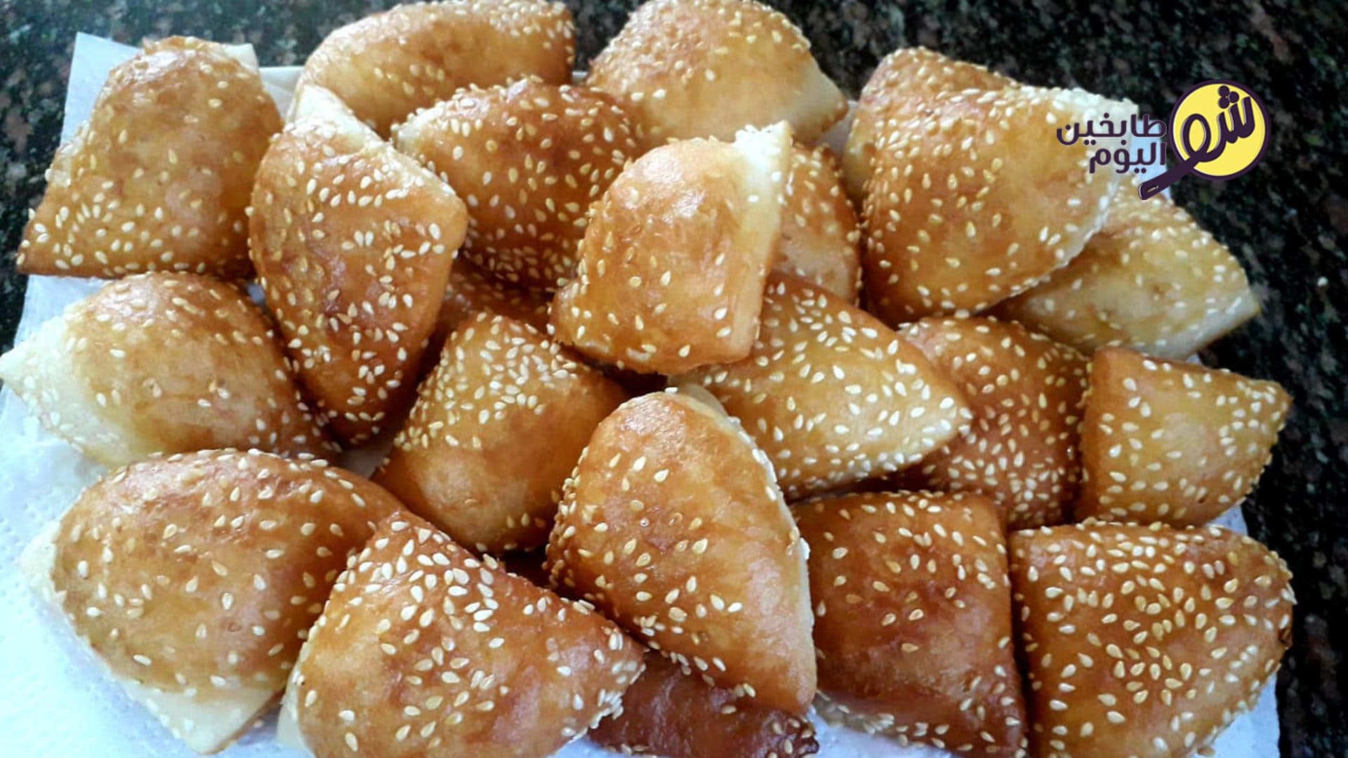 خبز البالون بالسمسم