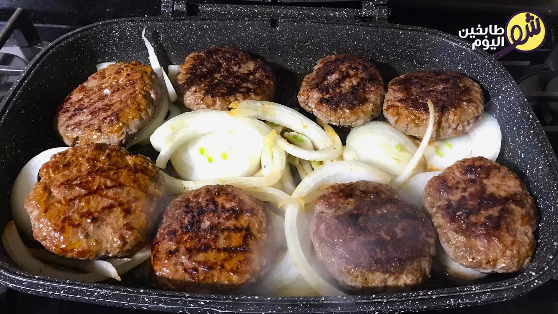 Hamburger with Onion Wedges